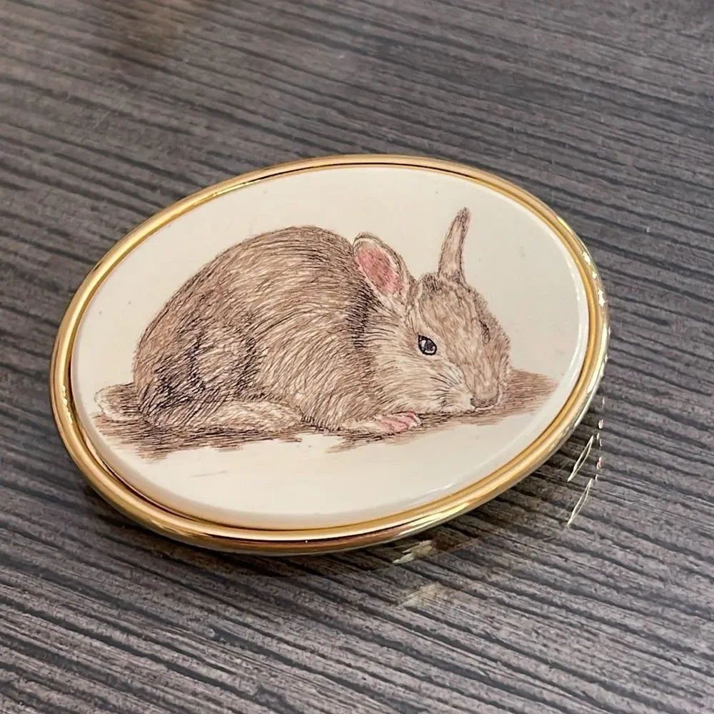 VINTAGE MFA: MUSEUM of FINE ARTS SCRIMSHAW BUNNY RABBIT GOLD-TONE PIN or BROOCH